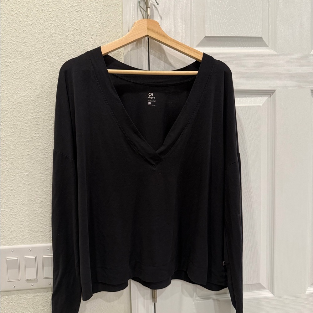 GAP FIT Black V-Neck Long Sleeve Women's Top - Relaxed Fit